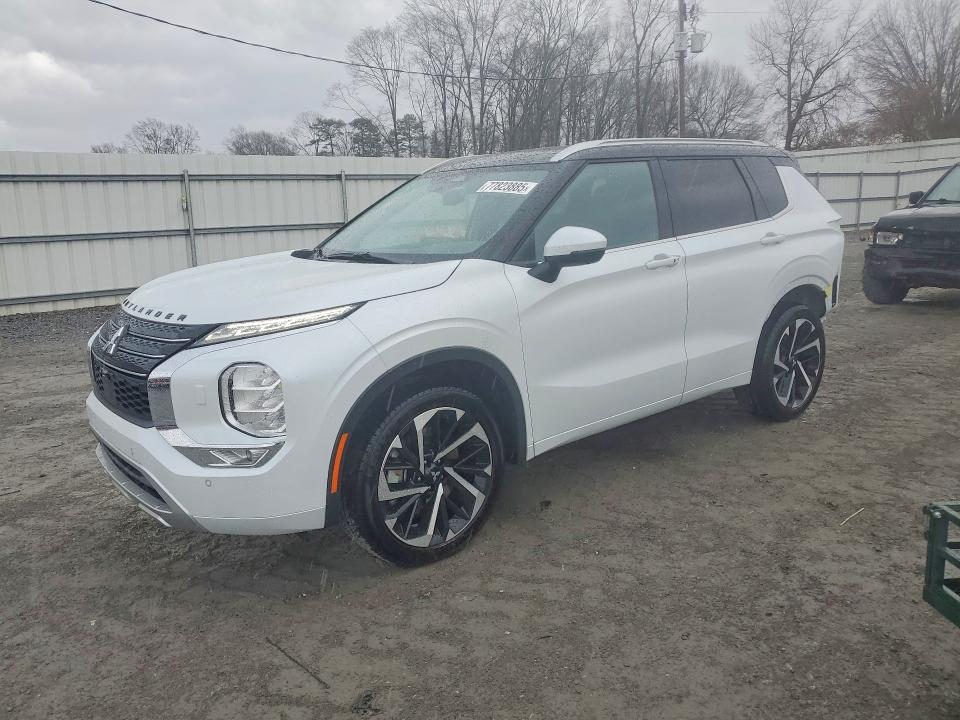 2024 Mitsubishi Outlander VIN JA4J4WA84RZ031643 COPART salvage auction — REAR END, Nc - Salvage Certificate Of Title, sold $15,300 on 2026-07-22 (photo 1)