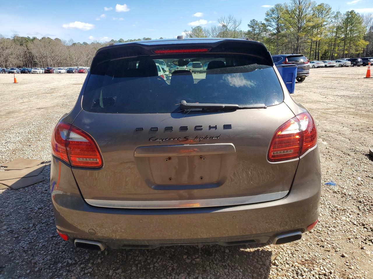 2012 Porsche Cayenne VIN WP1AE2A27CLA91108 COPART salvage auction — Minor Dent/Scratches, ME - DEALER ONLY CLEAN TITLE (P), sold $1,850 on 2026-03-27 (photo 6)