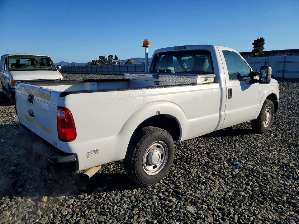 2013 Ford F-250 VIN 1FTBF2A67DEB81922 COPART salvage auction — MINOR DENT/SCRATCHES, Ca - Dis/Dlr/Exp Only Clean Title, sold $7,400 on 2026-07-28 (photo 3)