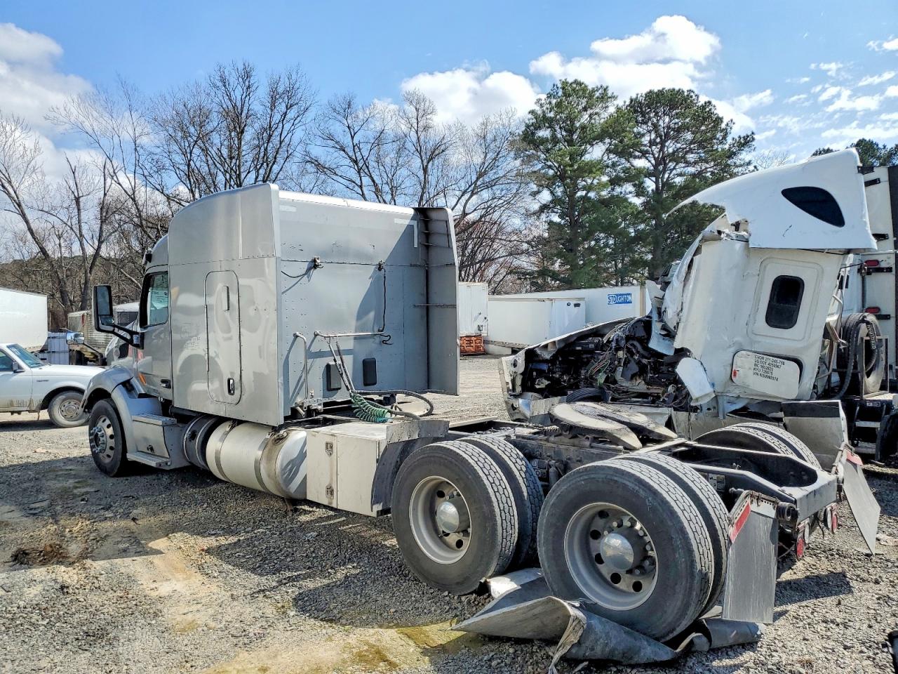 2019 Peterbilt 579 VIN 1XPBDP9X1KD605158 COPART salvage auction — All Over, OK - CERT OF TITLE-SALVAGE, sold $6,200 on 2026-06-25 (photo 3)