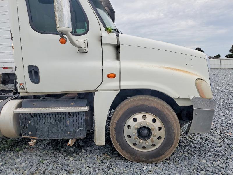 2013 Freightliner Cascadia VIN 1FUJGEBG4DSBX6174 COPART salvage auction — FRONT END, CA - SALVAGE CERTIFICATE, sold $7,800 on 2026-07-16 (photo 9)