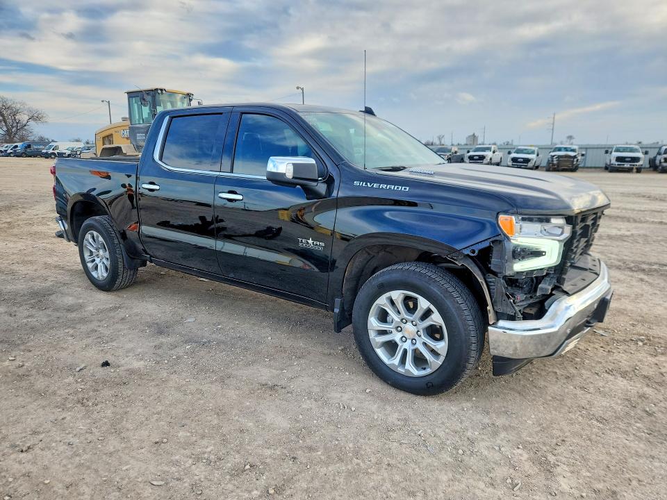 2026 Chevrolet Silverado VIN 1GCPAEE89TZ102629 COPART salvage auction — Side, TX - SALVAGE VEHICLE TITLE, sold $20,000 on 2026-04-15 (photo 4)