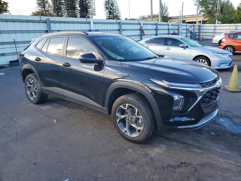2025 Chevrolet Trax VIN KL77LHEP5SC271502 COPART salvage auction — REAR END, Salvage Title, sold $350 on 2026-07-27 (photo 4)