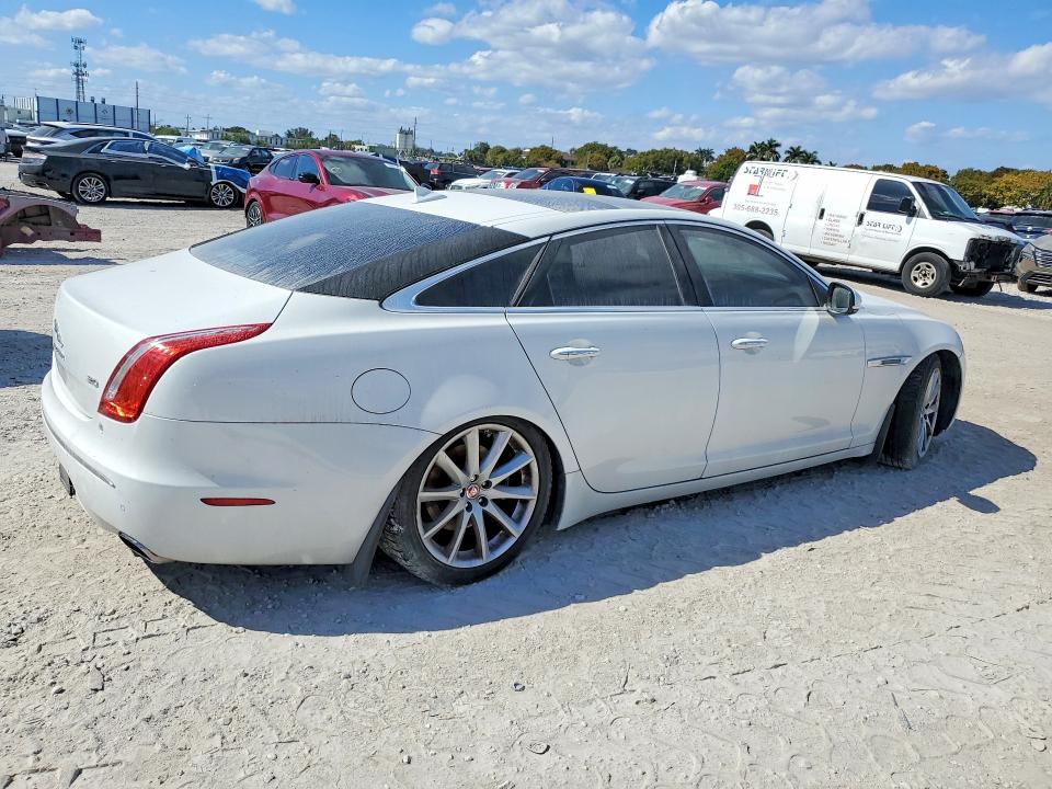 2014 Jaguar Xj VIN SAJWA1CZ3E8V66221 COPART salvage auction — MINOR DENT/SCRATCHES, Ct - Clean Title, sold $275 on 2026-07-10 (photo 3)