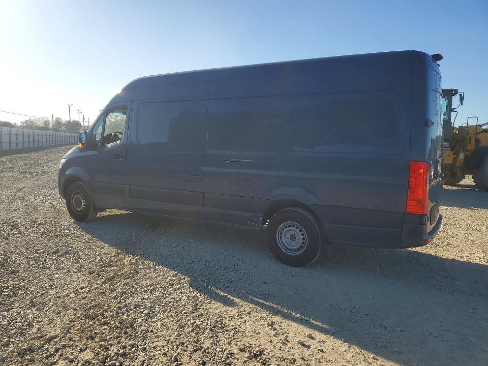 2019 Mercedes-benz Sprinter 2500 VIN WD4PF1CD3KP141193 COPART salvage auction — SIDE, Wa - Dis/Dlr/Exp Only Clean Title, sold $8,700 on 2026-07-08 (photo 2)
