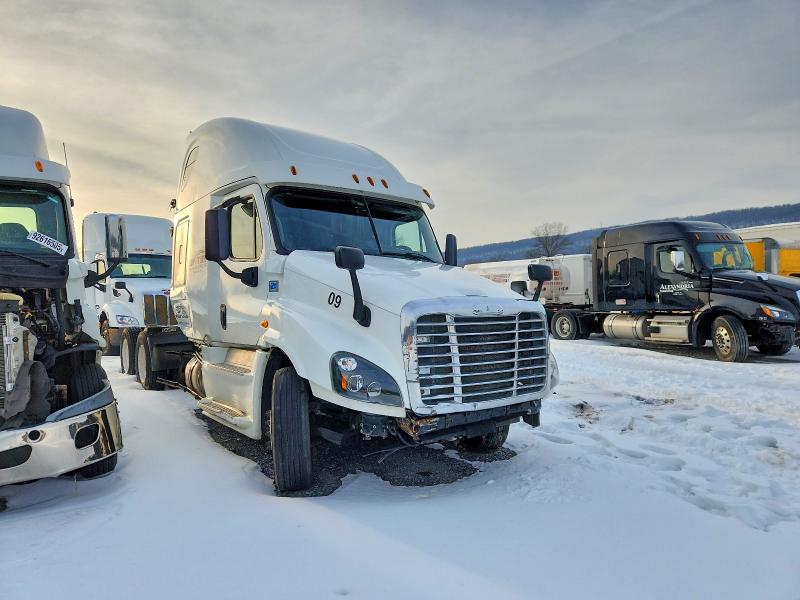 2018 Freightliner Cascadia 125 VIN 3AKJGLDR3JDJV4956 — COPART salvage auction photo