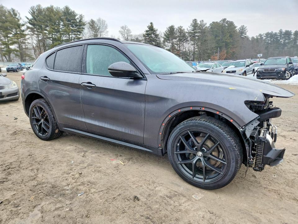 2019 Alfa romeo Stelvio VIN ZASPAKAN8K7C69219 COPART salvage auction — FRONT END, Id - Salvage Certificate Of Title, sold $3,000 on 2026-07-02 (photo 4)