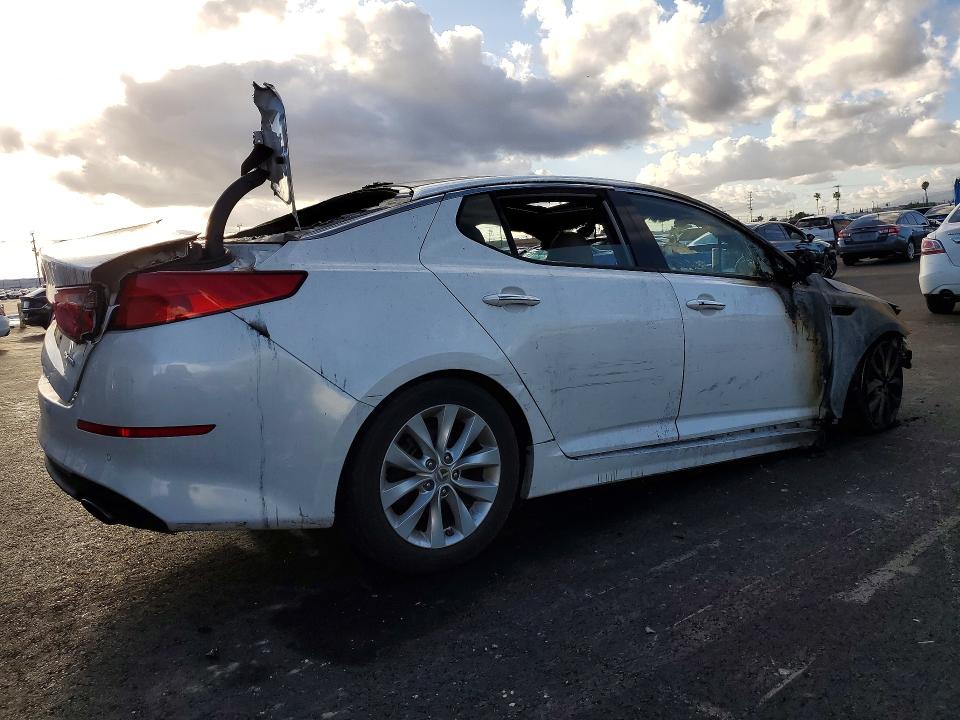 2015 Kia Optima VIN 5XXGN4A75FG432593 COPART salvage auction — BURN, CA - NON-REPAIRABLE VEHICLE CERT, sold $250 on 2026-07-27 (photo 3)