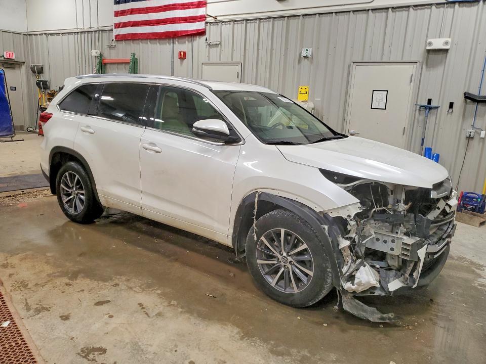 2017 Toyota Highlander VIN 5TDJZRFH9HS356838 COPART salvage auction — FRONT END, Wy - Certificate Of Title, sold $200 on 2026-07-15 (photo 4)