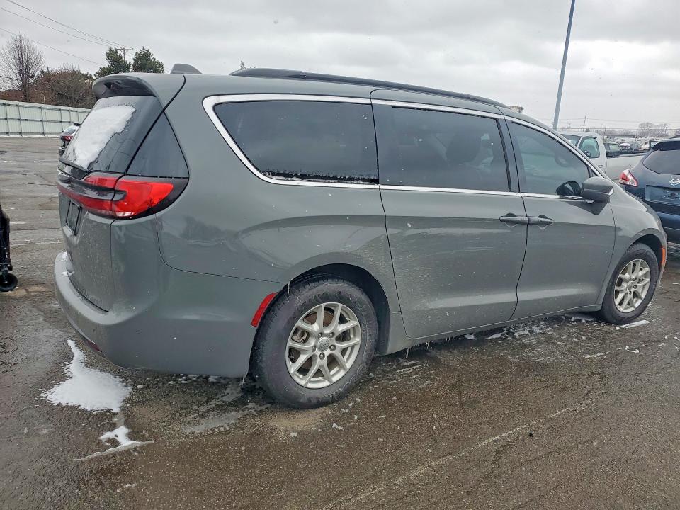 2022 Chrysler Pacifica VIN 2C4RC1BG5NR169099 COPART salvage auction — SIDE, Salvage Title, sold $8,200 on 2026-07-31 (photo 3)