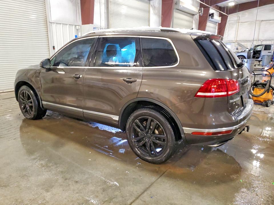 2015 Volkswagen Touareg VIN WVGEF9BP8FD006824 COPART salvage auction — FRONT END, Mn - Certificate Of Title (P), sold $3,900 on 2026-07-06 (photo 2)