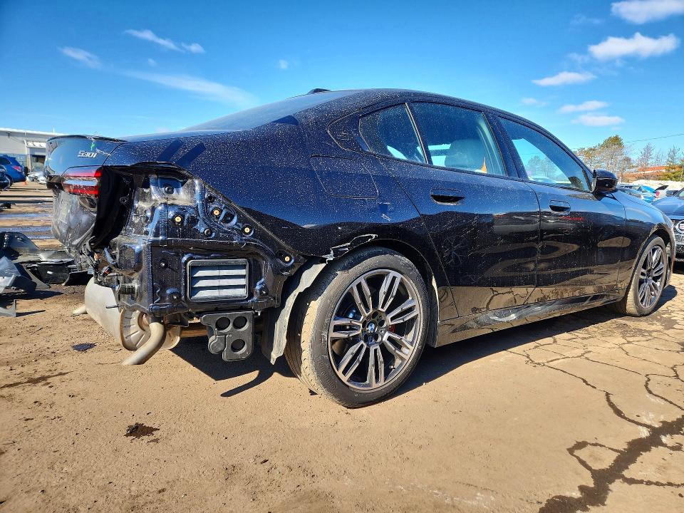 2025 BMW 5er VIN WBA53FJ08SCU18772 COPART salvage auction — REAR END, Salvage Title, sold $37,500 on 2026-08-04 (photo 3)