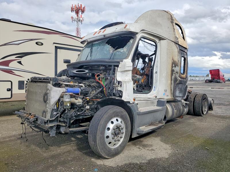 2024 Freightliner Cascadia 126 VIN 3AKJHHDR4RSVJ9808 COPART salvage auction — BURN, CA - SALVAGE CERTIFICATE, sold $6,200 on 2026-07-17 (photo 2)