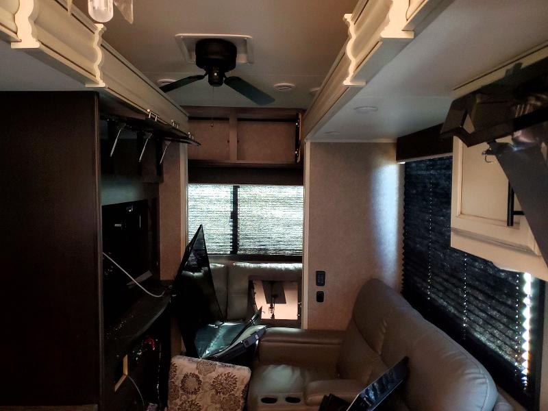 2021 Jayco Rv trailer VIN 1UJCJ0BV1M1WS0195 COPART salvage auction — VANDALISM, OK - CERT OF TITLE-SALVAGE, sold $21,100 on 2026-07-08 (photo 9)