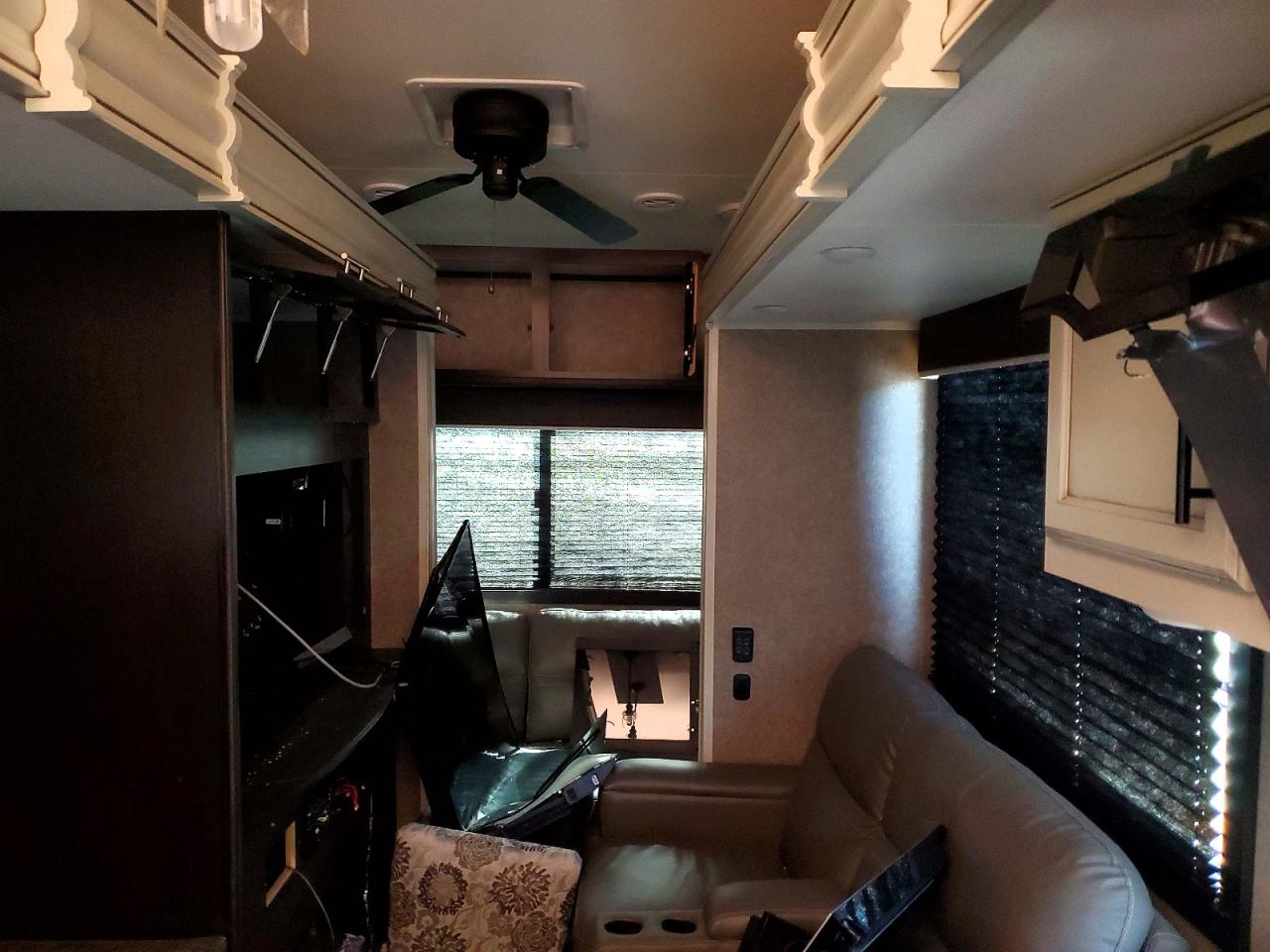 2021 Jayco Rv trailer VIN 1UJCJ0BV1M1WS0195 COPART salvage auction — Vandalized, OK - CERT OF TITLE-SALVAGE, sold $14,700 on 2026-07-07 (photo 9)