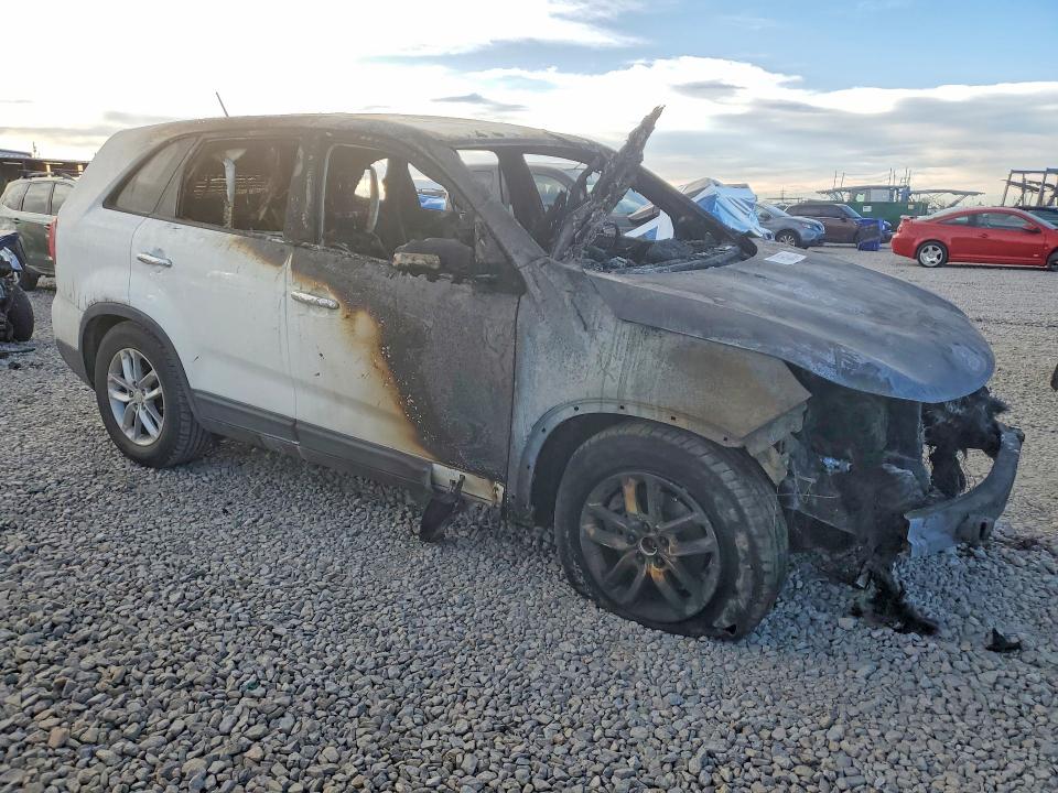 2015 Kia Sorento VIN 5XYKTCA67FG559603 COPART salvage auction — BURN, Co - Salvage Title, sold $275 on 2026-07-28 (photo 4)