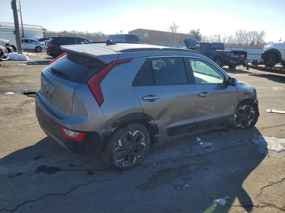 2024 Kia Niro VIN KNDCR3L1XR5107162 COPART salvage auction — UNDERCARRIAGE, Fl - Cert Of Title Slvg Rebuildable, sold $7,800 on 2026-07-06 (photo 3)