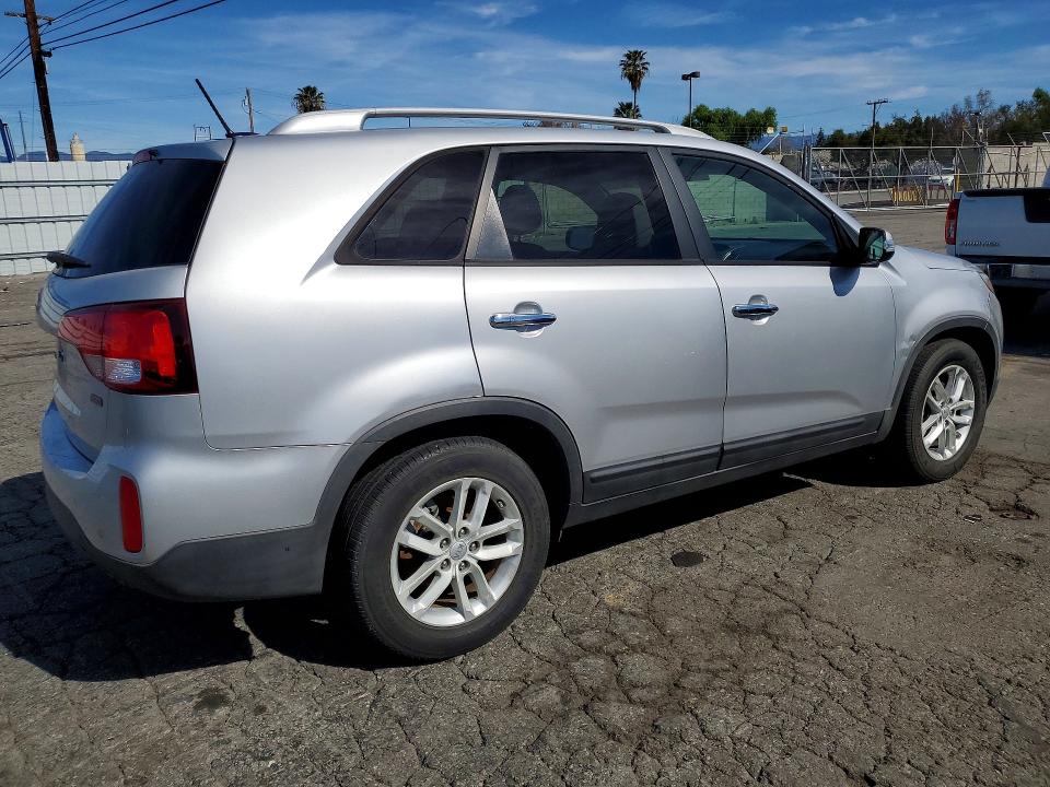 2015 Kia Sorento VIN 5XYKT4A62FG551608 COPART salvage auction — MECHANICAL, Ca - Dis/Dlr/Exp Only Clean Title, sold $800 on 2026-07-09 (photo 3)