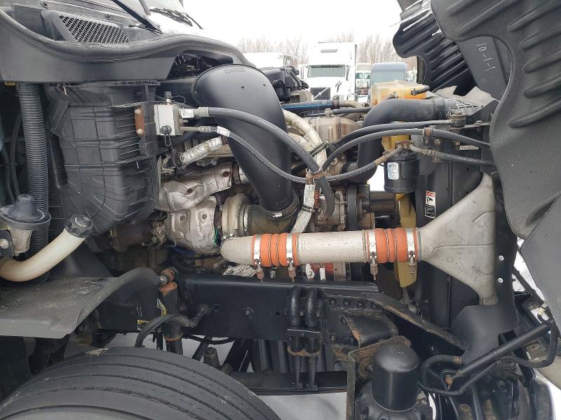 2016 Freightliner Cascadia 125 VIN 1FUJGLDR7GLHE2843 COPART salvage auction — Burn Engine, IL - SALVAGE CERTIFICATE, sold $2,850 on 2026-07-09 (photo 9)