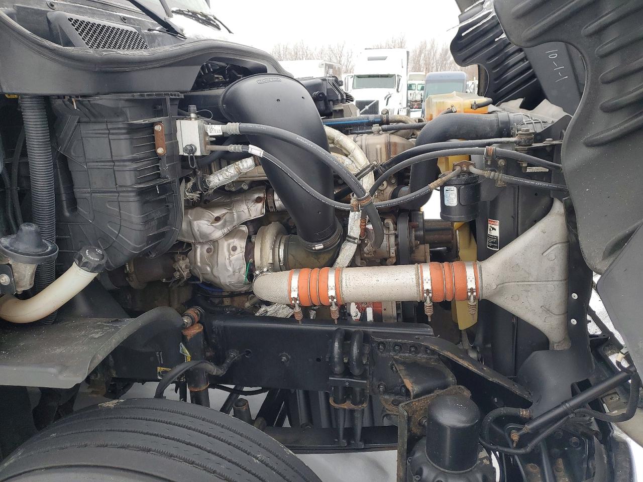2016 Freightliner Cascadia 125 VIN 1FUJGLDR7GLHE2843 COPART salvage auction — Burn Engine, IL - SALVAGE CERTIFICATE, sold $2,850 on 2026-06-30 (photo 9)
