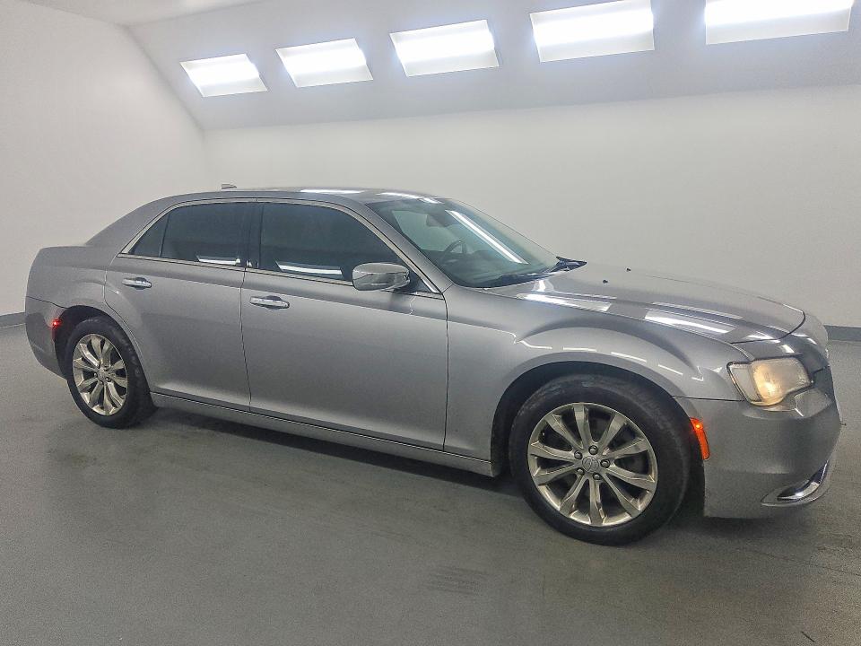 2018 Chrysler 300 VIN 2C3CCAKG7JH165386 COPART salvage auction — NORMAL WEAR, Ca - Dis/Dlr/Exp Only Clean Title, sold $9,300 on 2026-09-01 (photo 4)