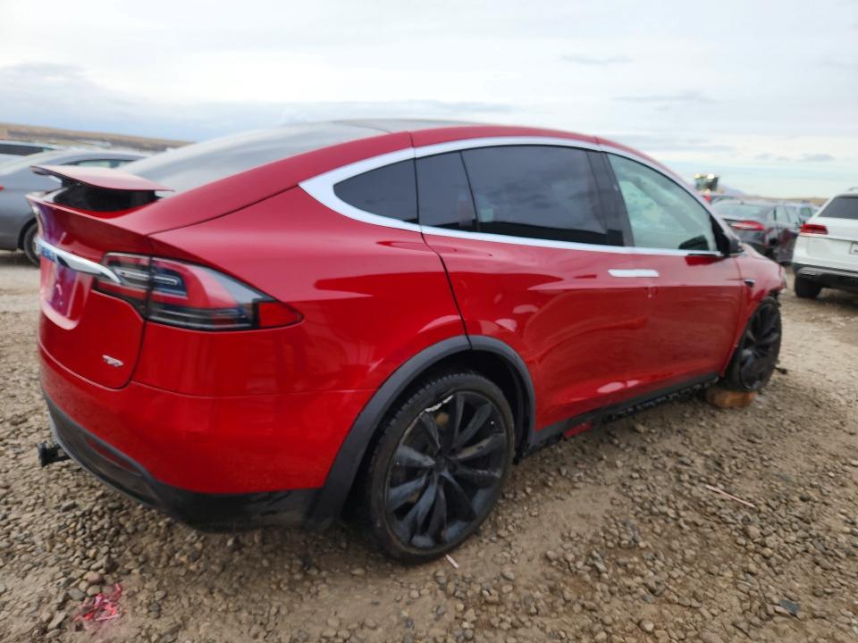2018 Tesla Model x VIN 5YJXCBE2XJF113002 COPART salvage auction — ROLLOVER, Nv - Salvage Title, sold $5,000 on 2026-07-02 (photo 3)