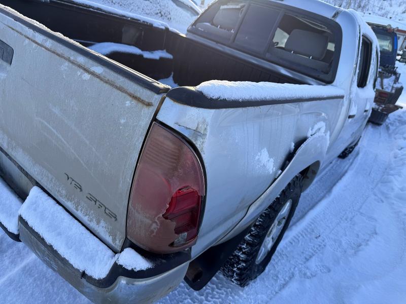 2007 Toyota Tacoma VIN 5TELU42N87Z412758 COPART salvage auction — ROLLOVER, AB - OOP - SALVAGE, sold $200 on 2026-07-28 (photo 3)