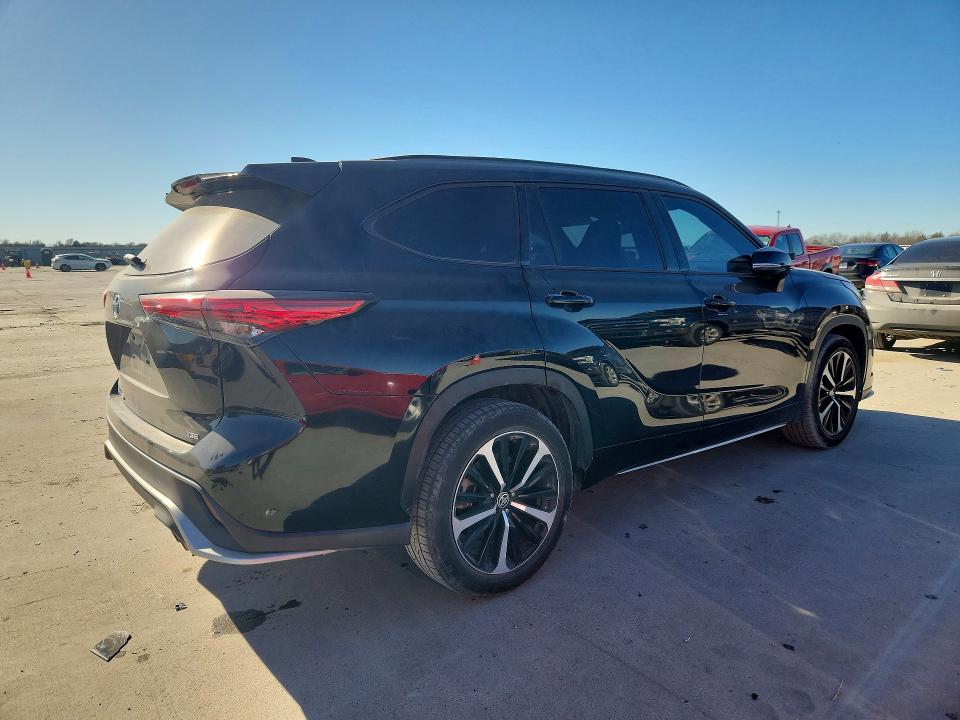 2021 Toyota Highlander VIN 5TDLZRAH9MS073107 COPART salvage auction — SIDE, Tx - Certificate Of Title, sold $15,800 on 2026-07-13 (photo 3)