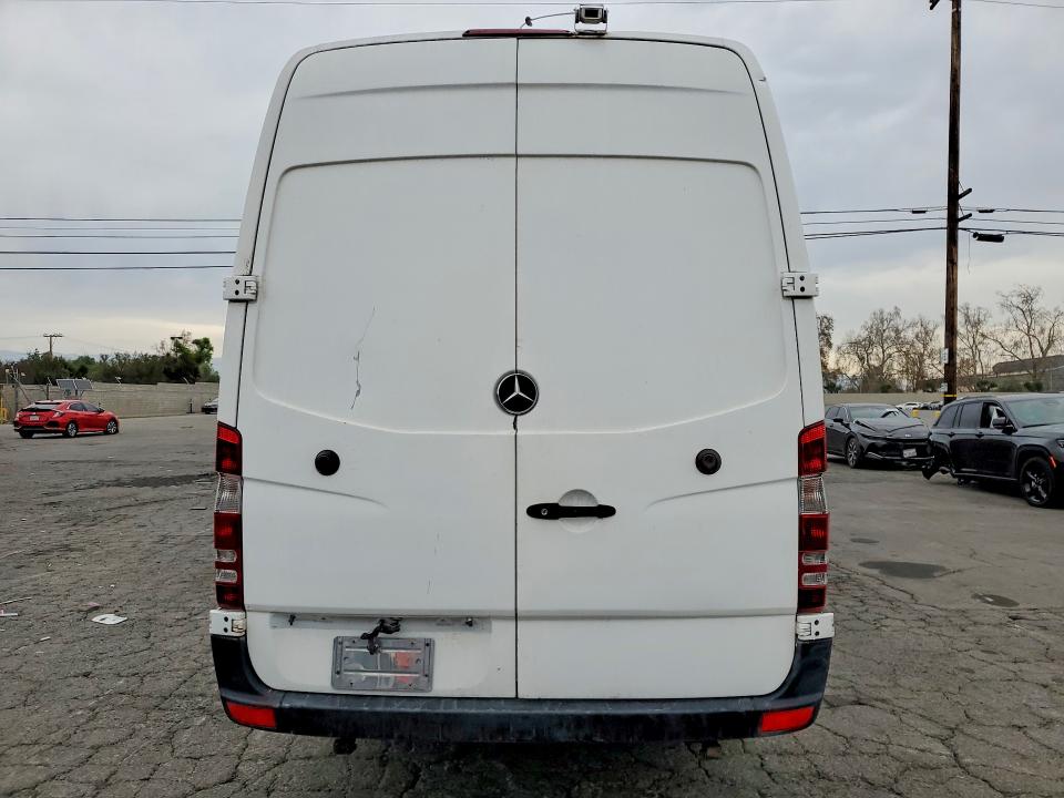 2011 Mercedes-benz Sprinter VIN WD3PE8CB4B5568263 COPART salvage auction — FRONT END, CA - DIS/DLR/EXP ONLY CLEAN TITLE (P), sold $200 on 2026-07-09 (photo 6)