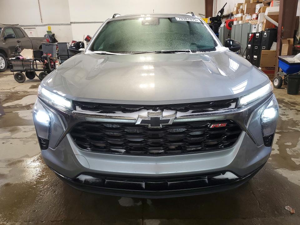 2025 Chevrolet Trax VIN KL77LJE29SC307610 COPART salvage auction — SIDE, Ab - Bos - Salvage, sold $8,300 on 2026-08-27 (photo 5)