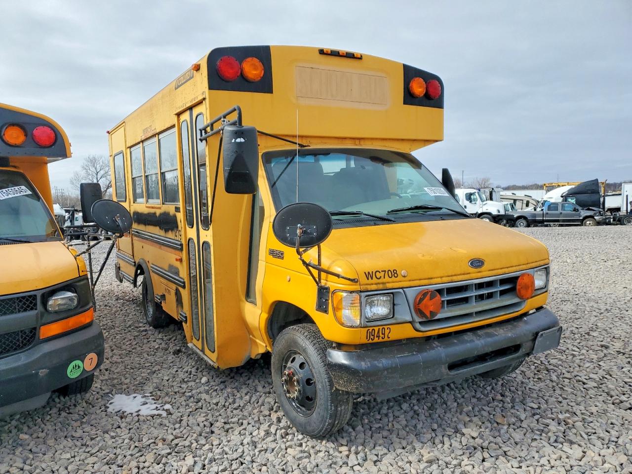 2001 Ford Econoline VIN 1FDWE35F91HA77510 COPART salvage auction — Normal Wear, KS - CERTIFICATE OF TITLE, sold $1,400 on 2026-07-08 (photo 1)