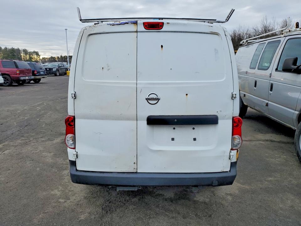 2015 Nissan Nv200 VIN 3N6CM0KN7FK721747 COPART salvage auction — MINOR DENT/SCRATCHES, Ma - Certificate Of Title, sold $1,850 on 2026-07-31 (photo 6)