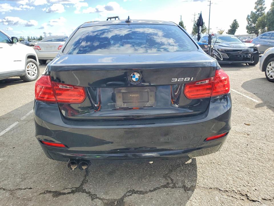 2014 BMW 3er VIN WBA3C1C57EK114202 COPART salvage auction — NORMAL WEAR, Ca - Dis/Dlr/Exp Only Clean Title, sold $800 on 2026-07-21 (photo 6)