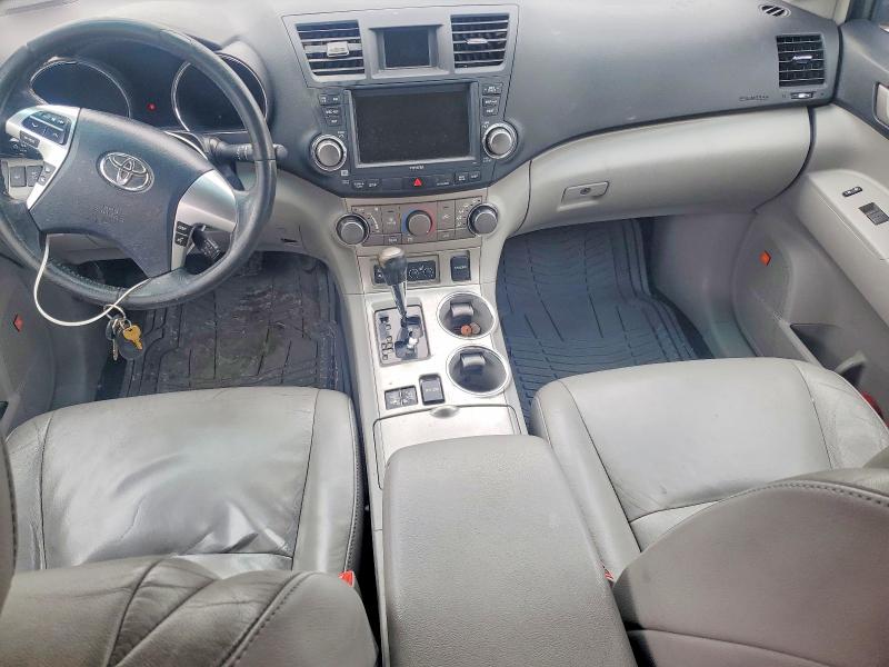 2011 Toyota Highlander VIN 5TDBK3EH8BS069697 COPART salvage auction — MINOR DENT/SCRATCHES, Nj - Certificate Of Title, sold $2,500 on 2026-07-31 (photo 8)
