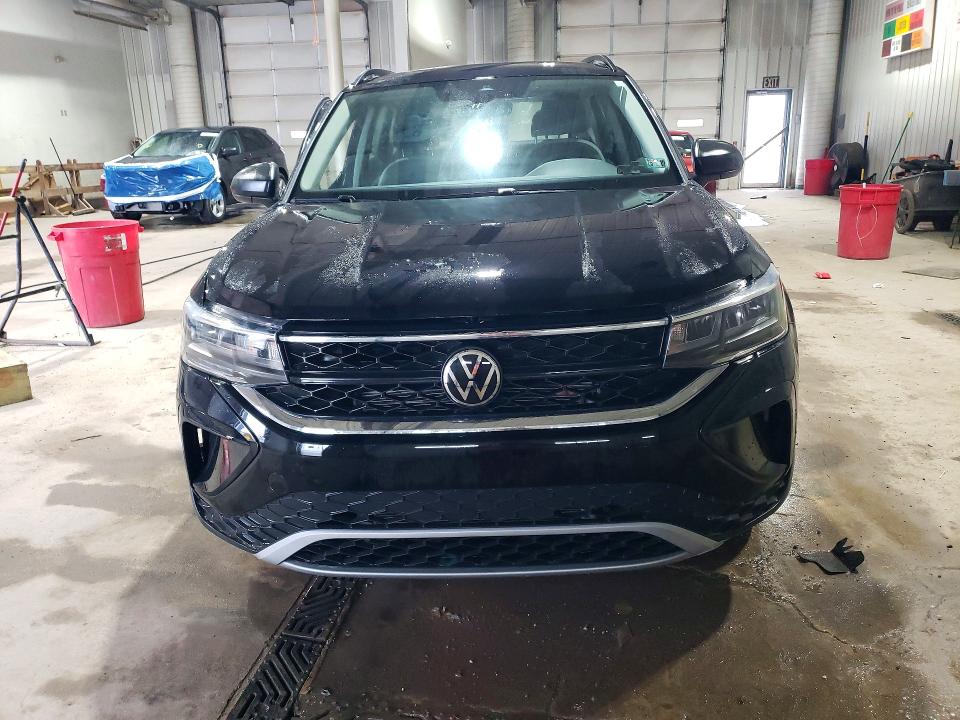 2024 Volkswagen Taos VIN 3VV8X7B27RM122095 COPART salvage auction — SIDE, Salvage Title, sold $6,200 on 2026-07-20 (photo 5)