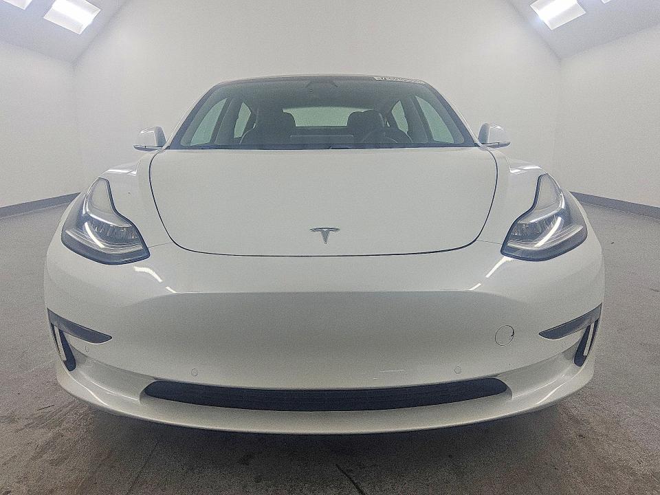 2020 Tesla Model 3 VIN 5YJ3E1EA1LF633439 COPART salvage auction — NORMAL WEAR, CA - CERTIFICATE OF TITLE, sold $11,500 on 2026-09-01 (photo 5)