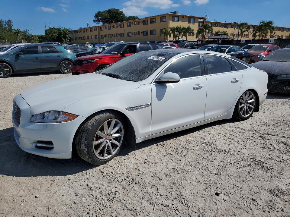 2014 Jaguar Xj VIN SAJWA1CZ3E8V66221 COPART salvage auction — MINOR DENT/SCRATCHES, Ct - Clean Title, sold $275 on 2026-07-10 (photo 1)
