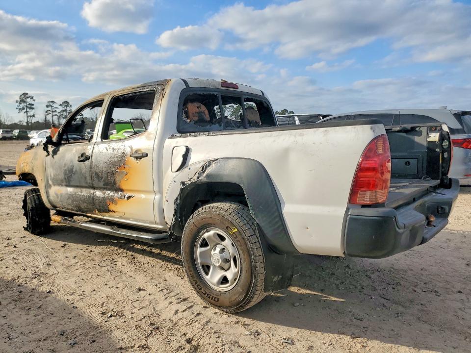 2015 Toyota Tacoma VIN 5TFJX4GN4FX047119 COPART salvage auction — BURN, Tx - Nonrepairable Title, sold $575 on 2026-07-31 (photo 2)
