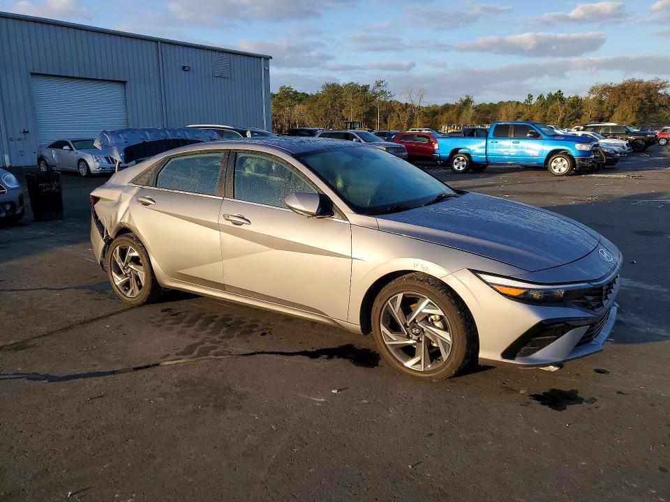 2025 Hyundai Elantra VIN KMHLS4DG5SU974232 COPART salvage auction — REAR END, Fl - Cert Of Title Slvg Rebuildable, sold $6,000 on 2026-07-02 (photo 4)