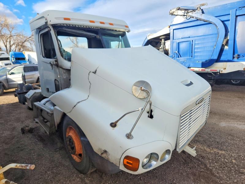 2000 Freightliner Conventional VIN 1FUYSSEB5YLB74915 COPART salvage auction — ROLLOVER, VA - CERTIFICATE OF TITLE, sold $1,200 on 2026-07-07 (photo 1)