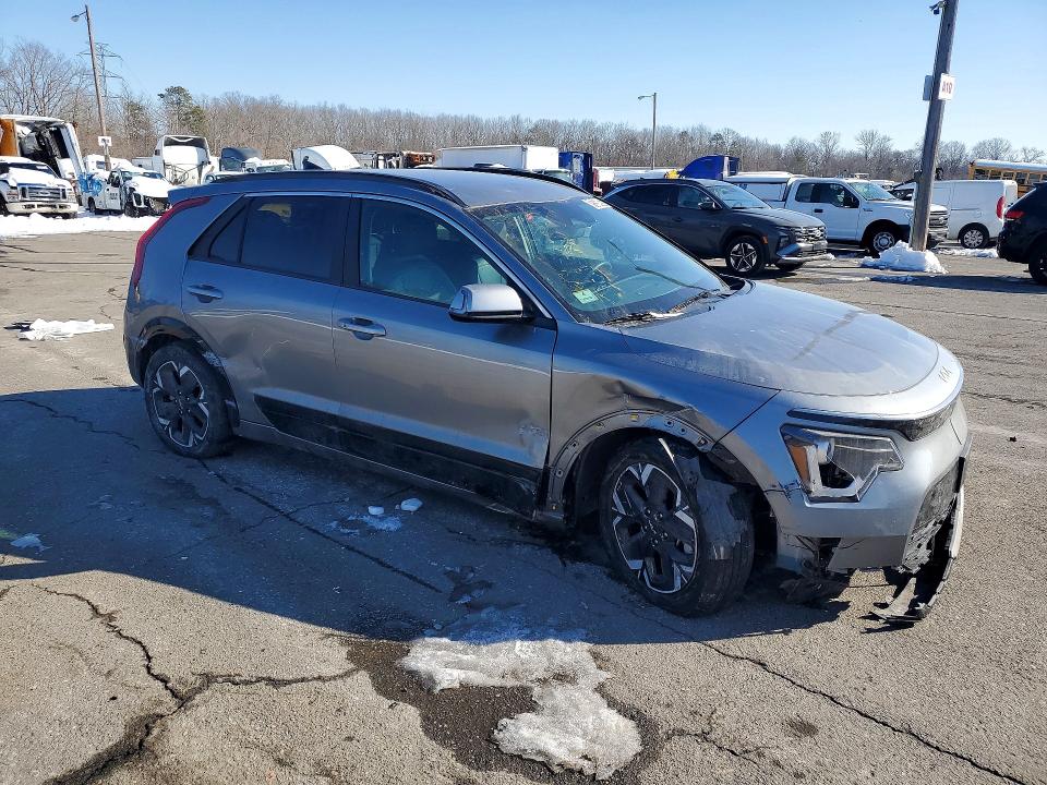 2024 Kia Niro VIN KNDCR3L1XR5107162 COPART salvage auction — UNDERCARRIAGE, Fl - Cert Of Title Slvg Rebuildable, sold $7,800 on 2026-07-06 (photo 4)