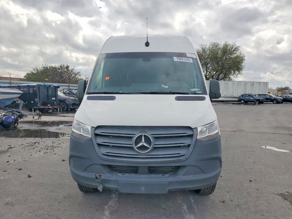 2021 Mercedes-benz Sprinter VIN W1W40CHY9MT055519 COPART salvage auction — MINOR DENT/SCRATCHES, FL - CERTIFICATE OF TITLE, sold $7,600 on 2026-07-28 (photo 5)