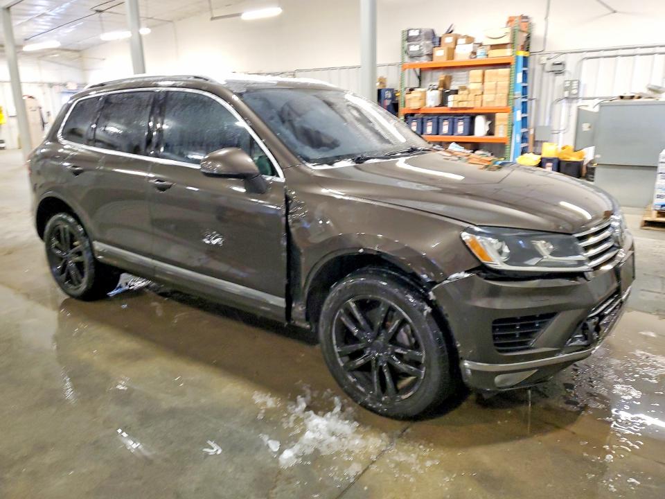 2015 Volkswagen Touareg VIN WVGEF9BP8FD006824 COPART salvage auction — FRONT END, Mn - Certificate Of Title (P), sold $3,900 on 2026-07-06 (photo 4)