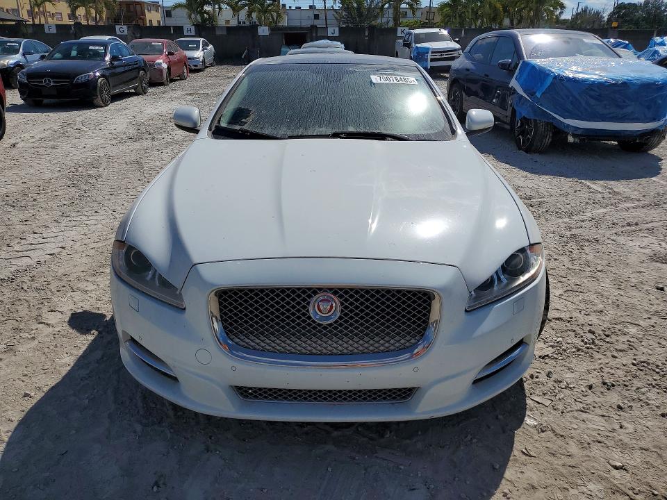 2014 Jaguar Xj VIN SAJWA1CZ3E8V66221 COPART salvage auction — MINOR DENT/SCRATCHES, Ct - Clean Title, sold $275 on 2026-07-10 (photo 5)
