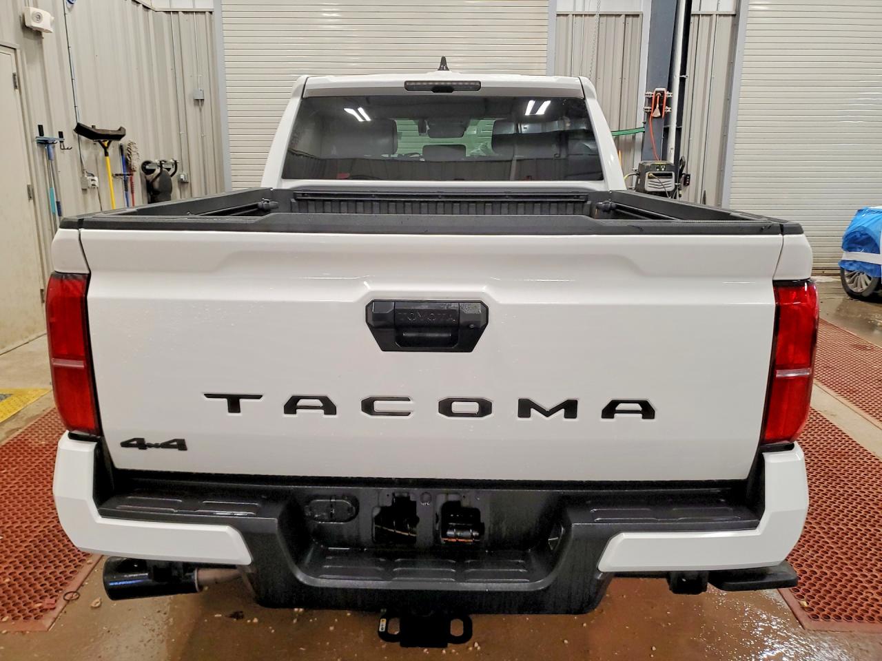 2025 Toyota Tacoma VIN 3TMLB5JN2SM176210 COPART salvage auction — Front End, IN - CERTIFICATE OF TITLE, sold $16,100 on 2026-07-09 (photo 6)