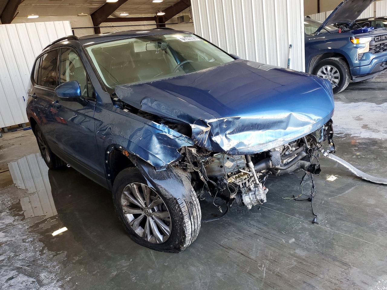2020 Volkswagen Tiguan VIN 3VV1B7AX8LM053891 COPART salvage auction — Front End, MO - CERT OF TITLE-REPOSSESSED, sold $525 on 2026-07-07 (photo 4)