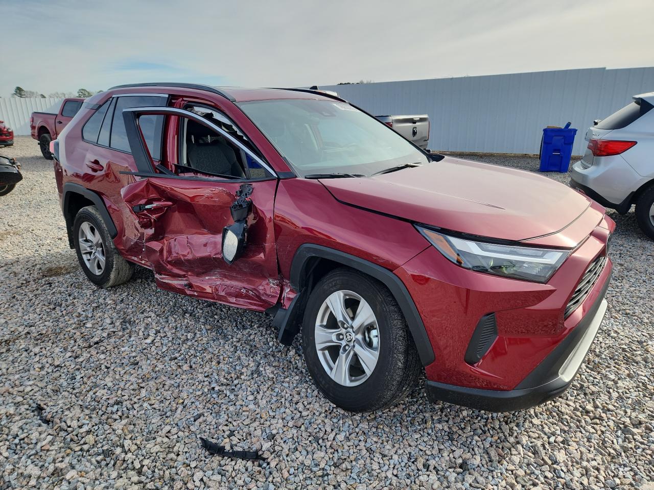 2025 Toyota RAV4 VIN 2T3W1RFV1SW435302 COPART salvage auction — Side, NC - SALVAGE CERTIFICATE OF TITLE, sold $10,800 on 2026-07-07 (photo 4)