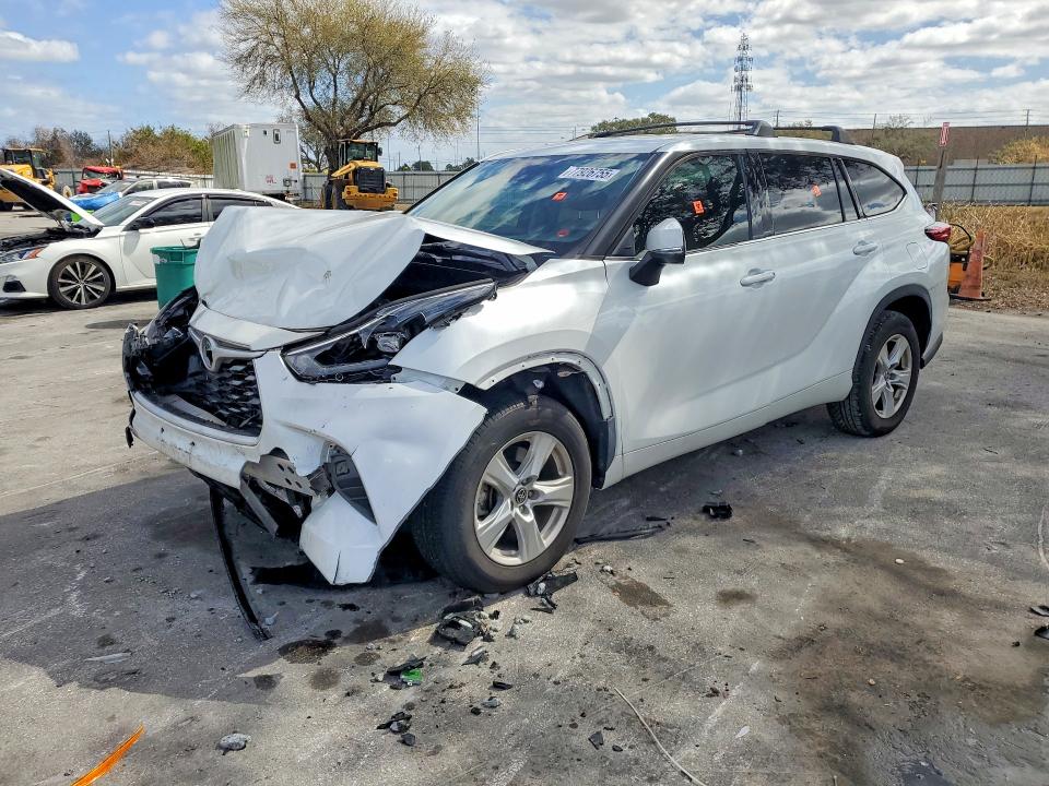 2022 Toyota Highlander hybrid VIN 5TDZARAH2NS510562 — COPART salvage auction photo