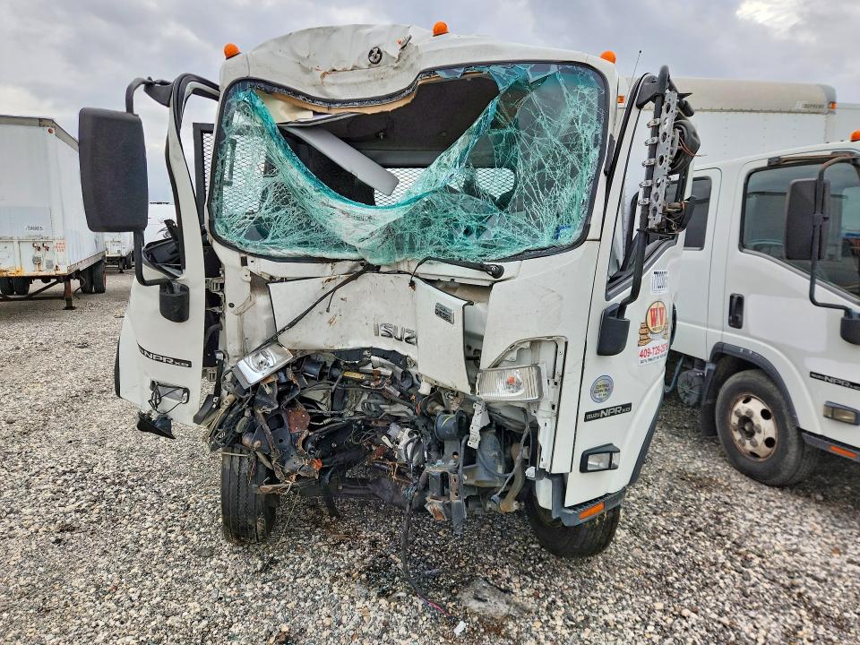 2023 Isuzu VIN JALC4W165P7K00766 COPART salvage auction — FRONT END, Tx - Salvage Vehicle Title, sold $1,550 on 2026-07-15 (photo 5)