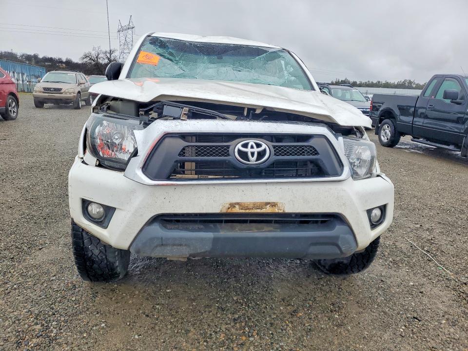 2014 Toyota Tacoma VIN 5TFLU4EN2EX104243 COPART salvage auction — ROLLOVER, Other, sold $3,600 on 2026-07-17 (photo 5)